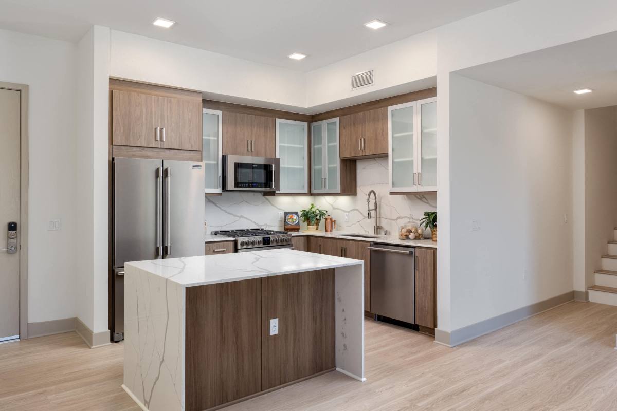 Apartment for rent at Warner Courtyard, 6800 Variel Ave, Canoga Park, CA 91303