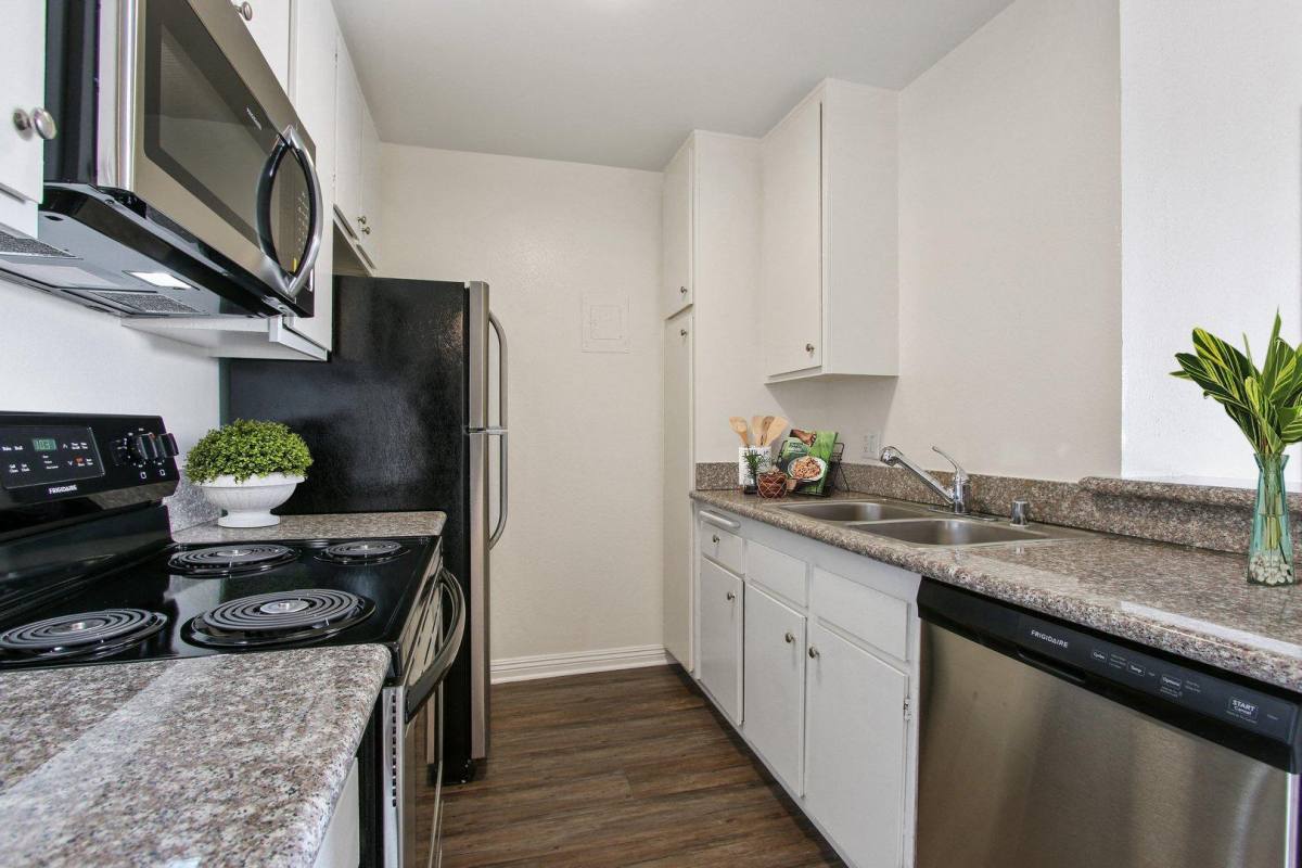 Apartment for rent at Casa De Vida Apartment Homes, 3230 Overland Ave, Los Angeles, CA 90034