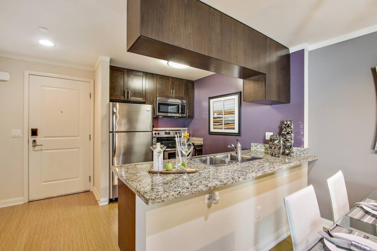 Apartment for rent at 16710 Ventura Blvd, Encino, CA 91436