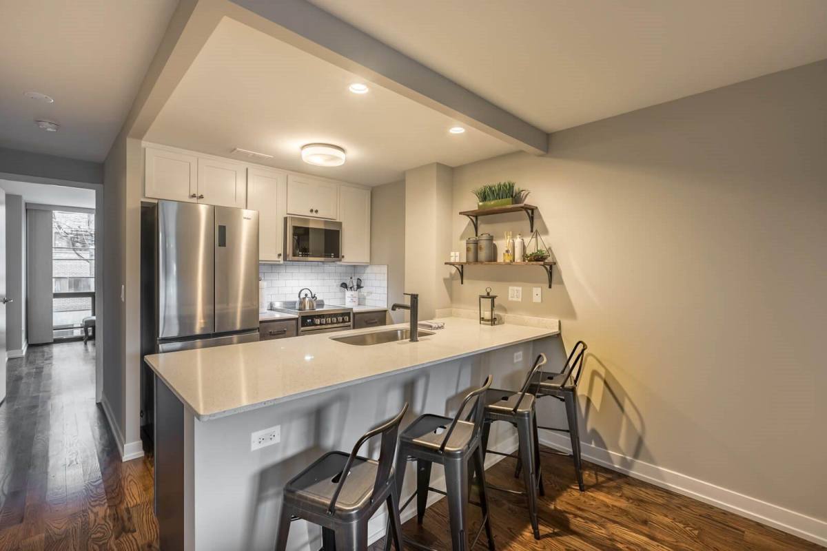 Apartment for rent at 5910 N Sheridan Rd, Chicago, IL 60660