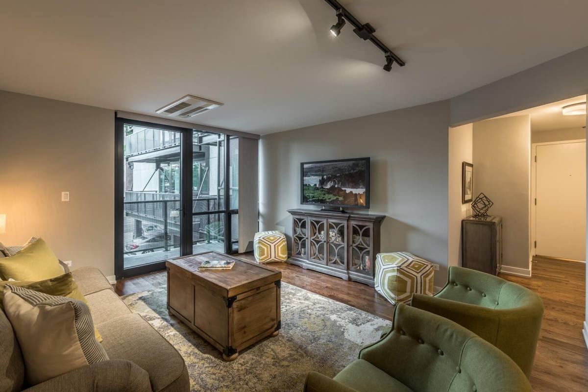 Apartment for rent at 5910 N Sheridan Rd, Chicago, IL 60660