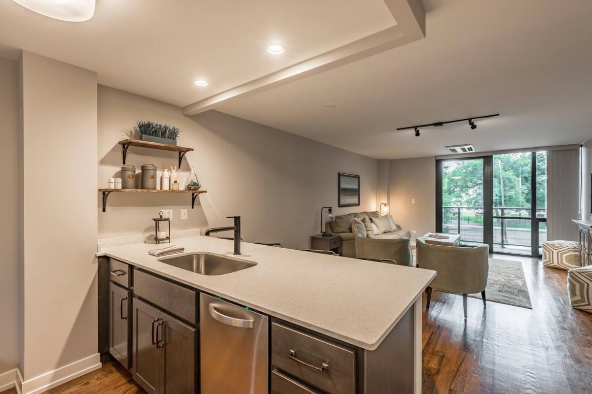 Apartment for rent at 5910 N Sheridan Rd, Chicago, IL 60660