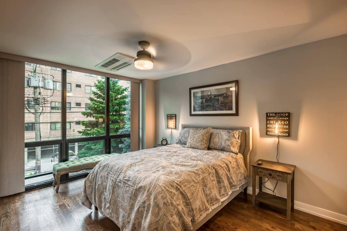 Apartment for rent at 5910 N Sheridan Rd, Chicago, IL 60660