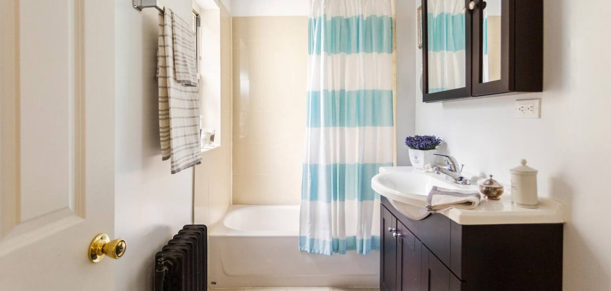 Apartment for rent at 901 W Argyle St, Chicago, IL 60640