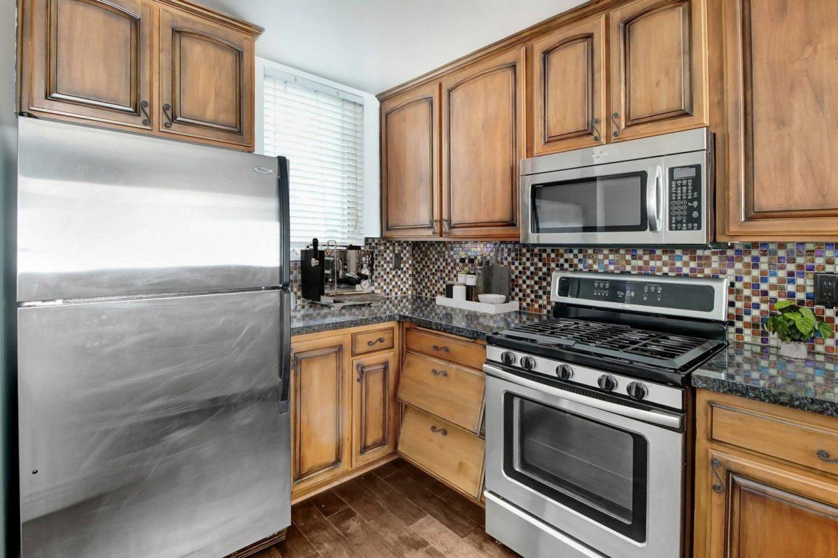 Apartment for rent at 4410 Sepulveda Blvd, Sherman Oaks, CA 91403