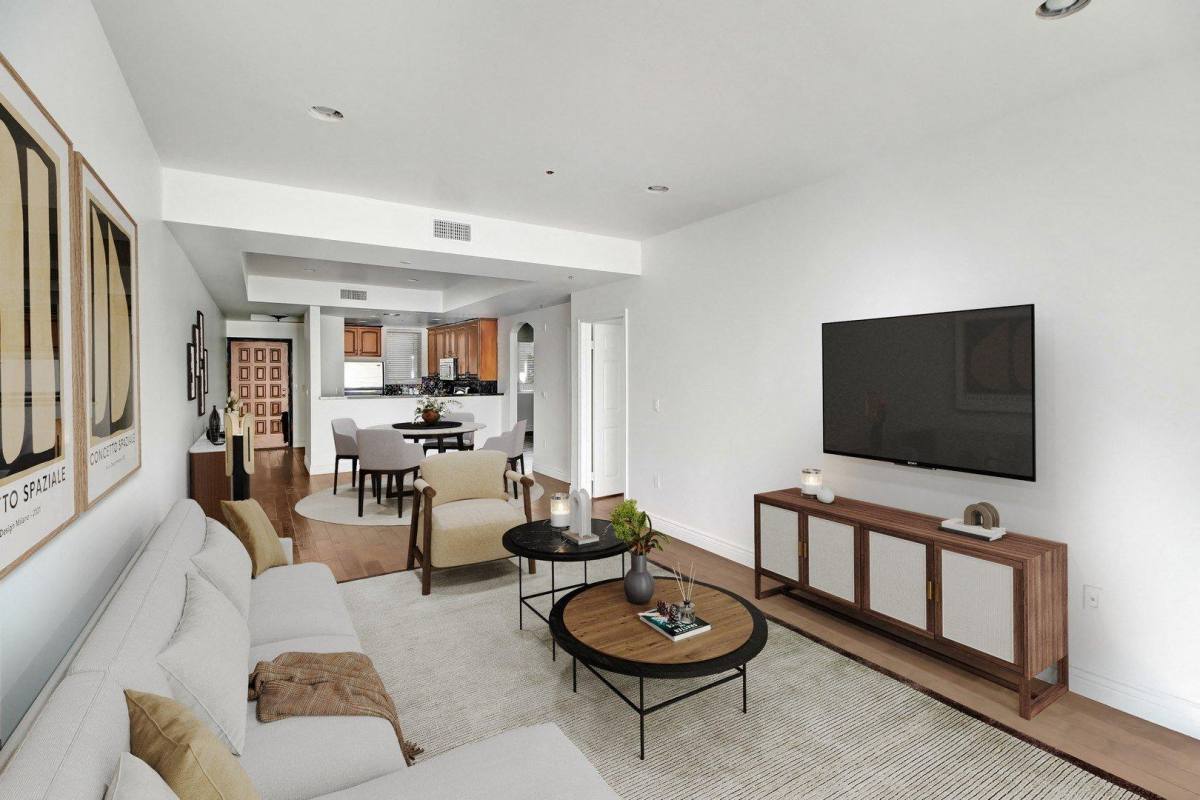 Apartment for rent at 4410 Sepulveda Blvd, Sherman Oaks, CA 91403