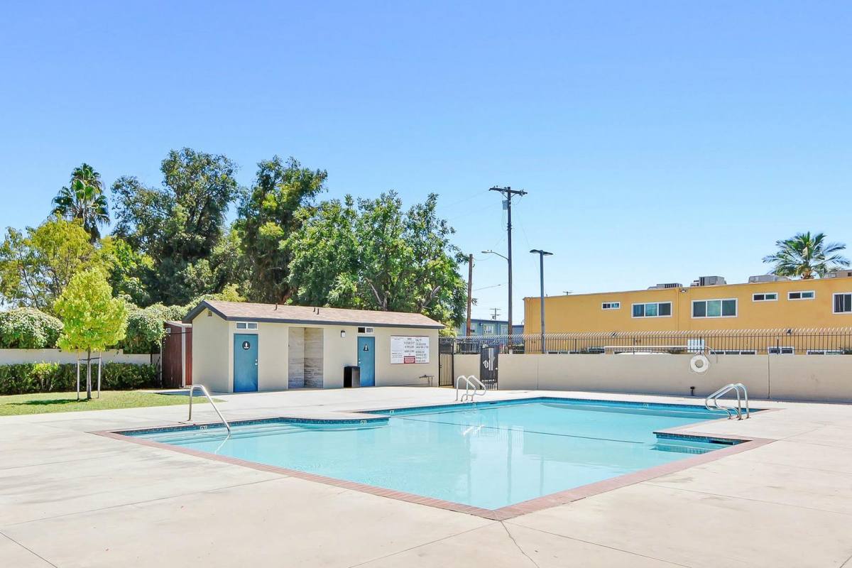Apartment for rent at Islander Resort Apartment Homes, 21205 Roscoe Blvd, Canoga Park, CA 91304
