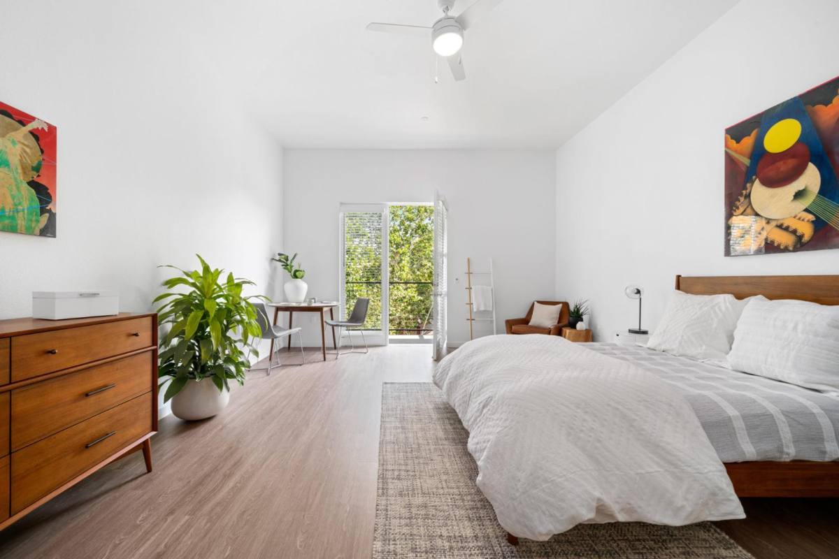 Apartment for rent at 927 U St, Sacramento, CA 95818