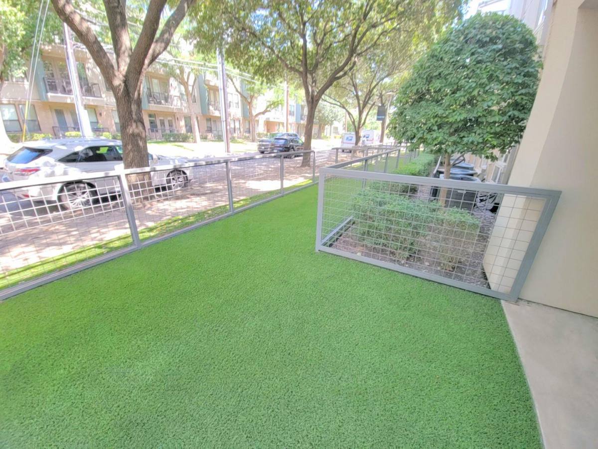 Apartment for rent at Pavilion Townplace, 7700 Greenway Blvd, Dallas, TX 75209