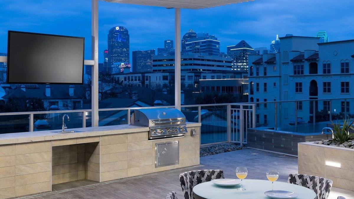 Apartment for rent at Carlisle & Vine, 2920 Carlisle St, Dallas, TX 75204