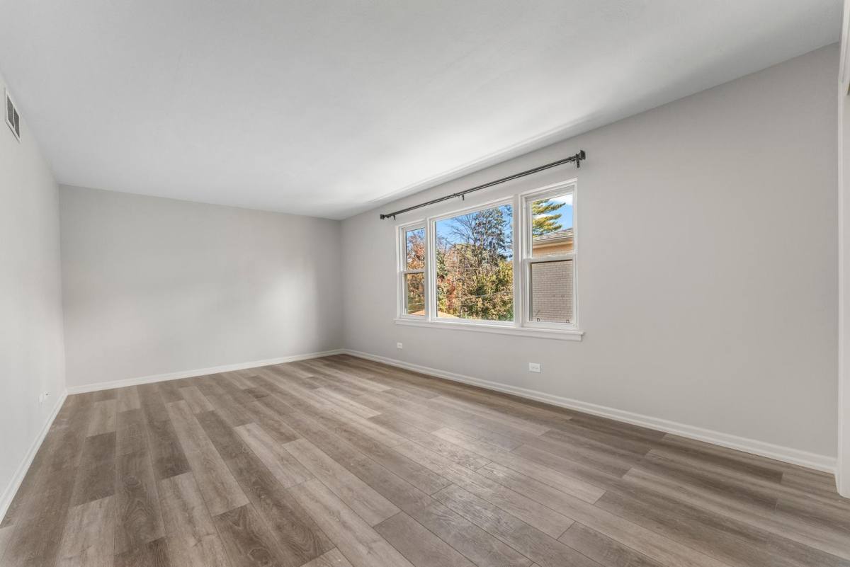 Apartment for rent at 740 E N Broadway St, Lombard, IL 60148