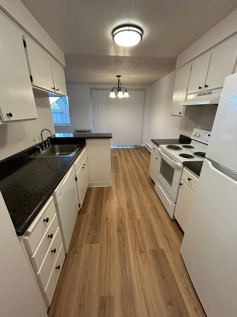 Apartment for rent at The Woodlands, 700 Crater Lake Ave, Medford, OR 97504