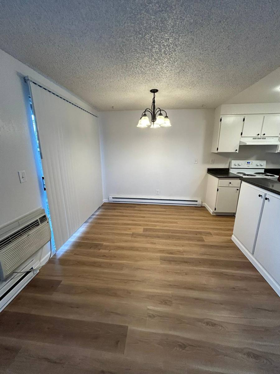Apartment for rent at The Woodlands, 700 Crater Lake Ave, Medford, OR 97504
