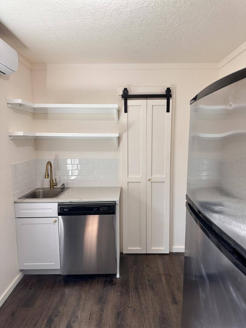 Apartment for rent at 415 N Beauregard St, Alvin, TX 77511