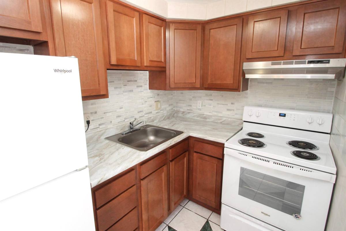 Apartment for rent at Sandy Creek, 6150-72 Library Rd, Bethel Park, PA 15102