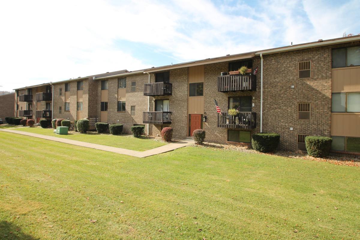 Apartment for rent at Sandy Creek, 6150-72 Library Rd, Bethel Park, PA 15102