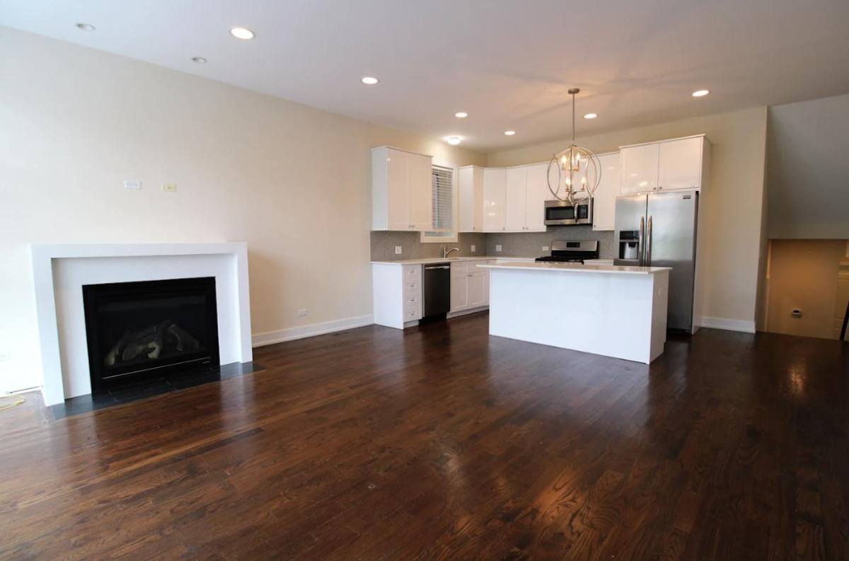 Apartment for rent at 3634 W Montrose Ave, Chicago, IL 60618