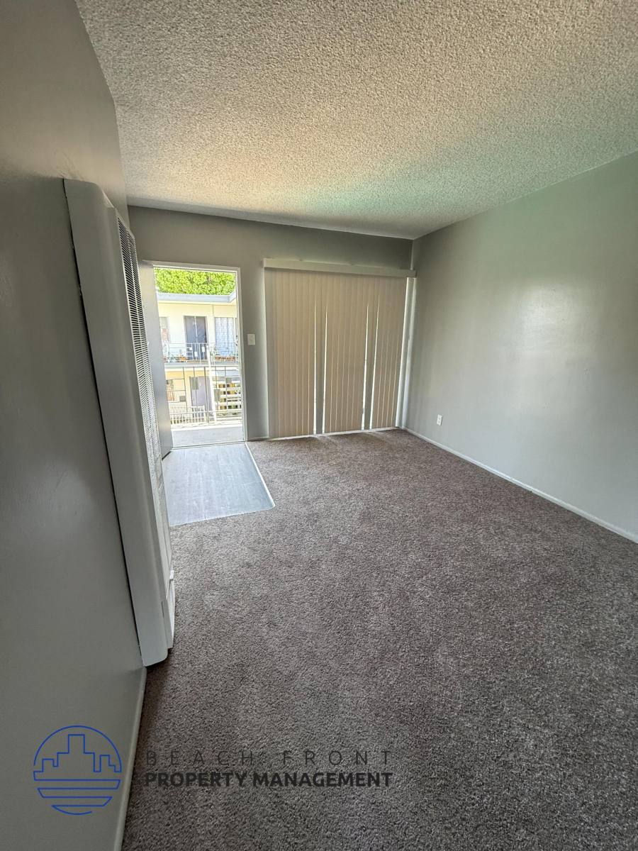 Apartment for rent at Villa De Palms, 911 W La Palma Ave, Anaheim, CA 92801