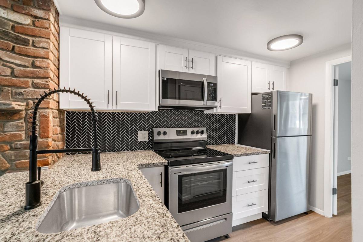 Apartment for rent at Lincoln, 966 S Logan St, Denver, CO 80209