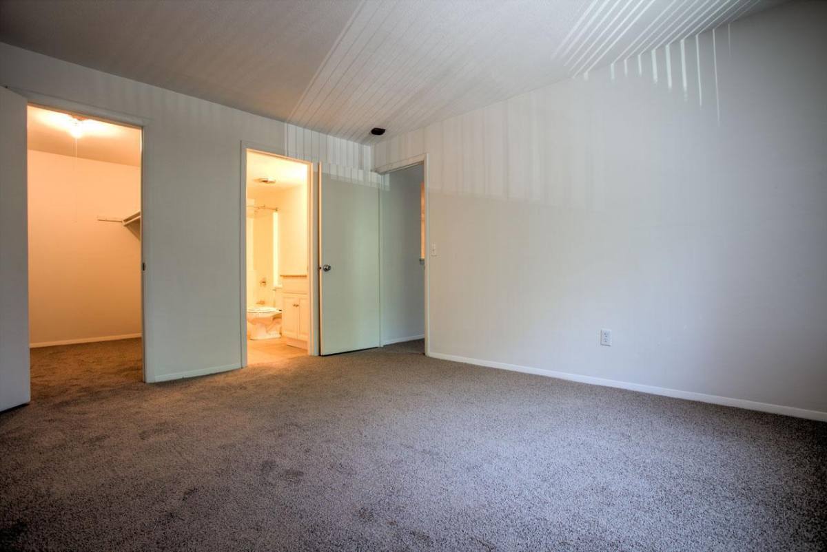 Apartment for rent at Western Hills Apartment Homes, 5 Western Hills Lane, Cranston, RI 02921