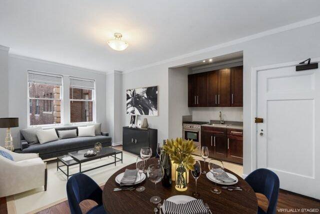 Apartment for rent at 422 W Melrose St, Chicago, IL 60657