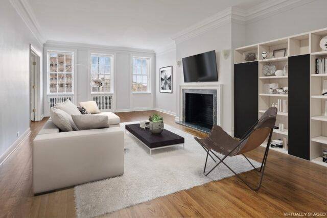 Apartment for rent at 422 W Melrose St, Chicago, IL 60657