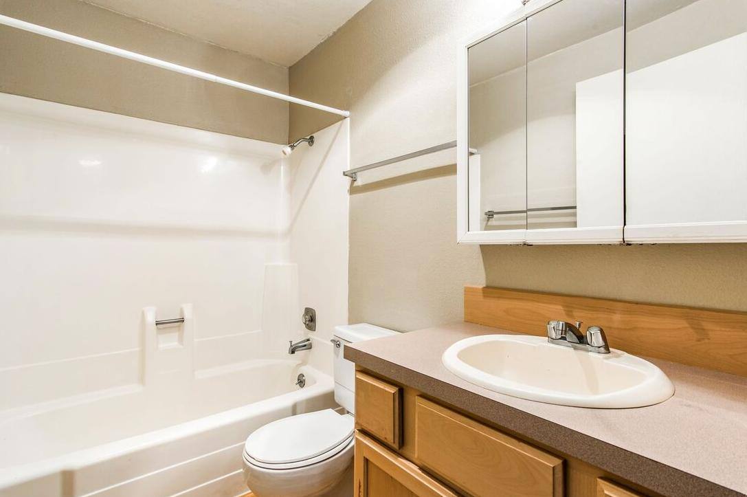 Apartment for rent at Redwood Park, 4103 W 18th Ave, Eugene, OR 97402