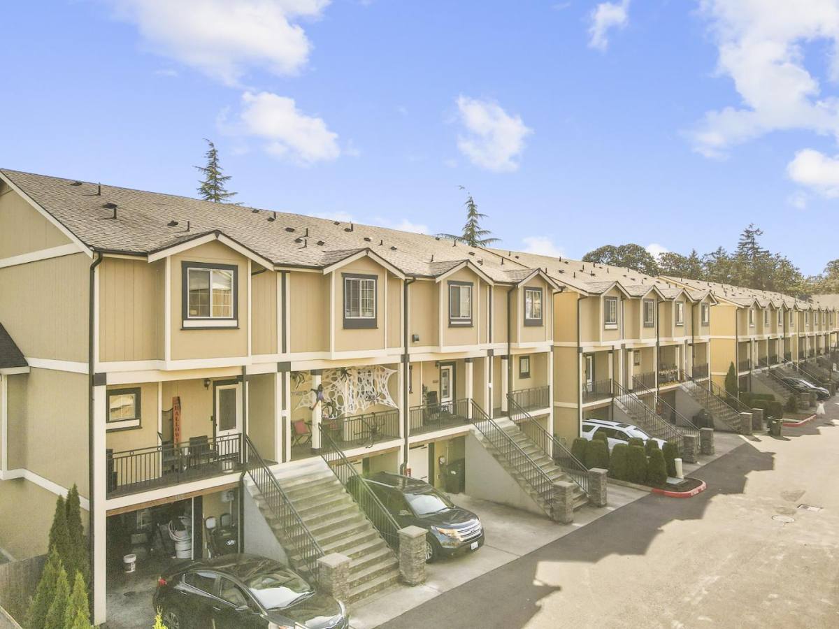 Townhouse for rent at Gravelly Lake, 8911 Gravelly Lake Dr SW, Lakewood, WA 98499