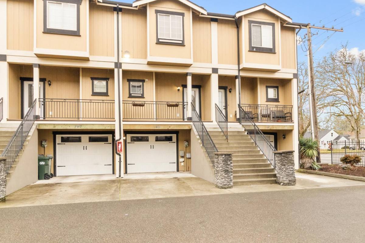 Townhouse for rent at Gravelly Lake, 8911 Gravelly Lake Dr SW, Lakewood, WA 98499