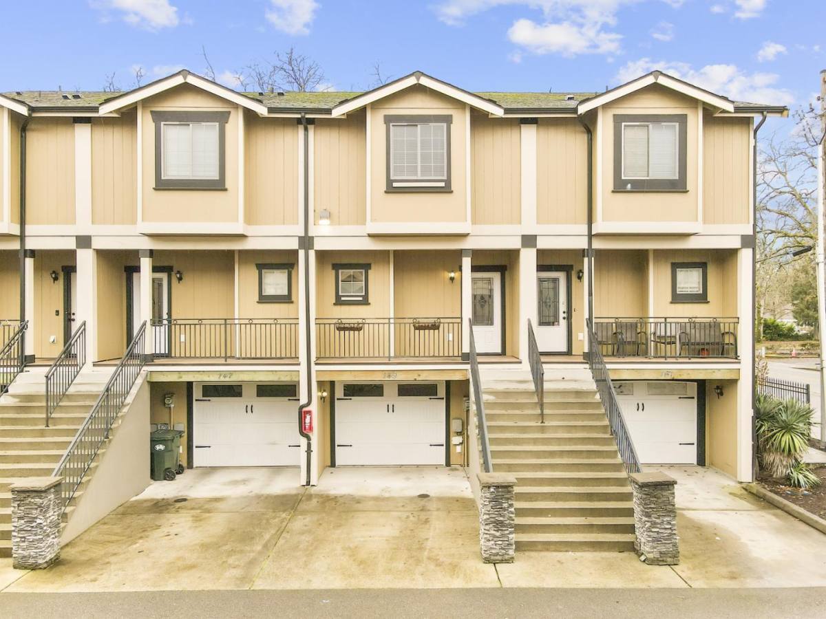 Townhouse for rent at Gravelly Lake, 8911 Gravelly Lake Dr SW, Lakewood, WA 98499