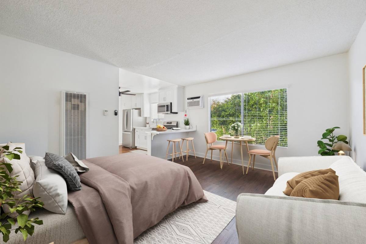 Apartment for rent at 5919 Reseda Boulevard, 5919-5931 Reseda Blvd #208, Tarzana, CA 91356