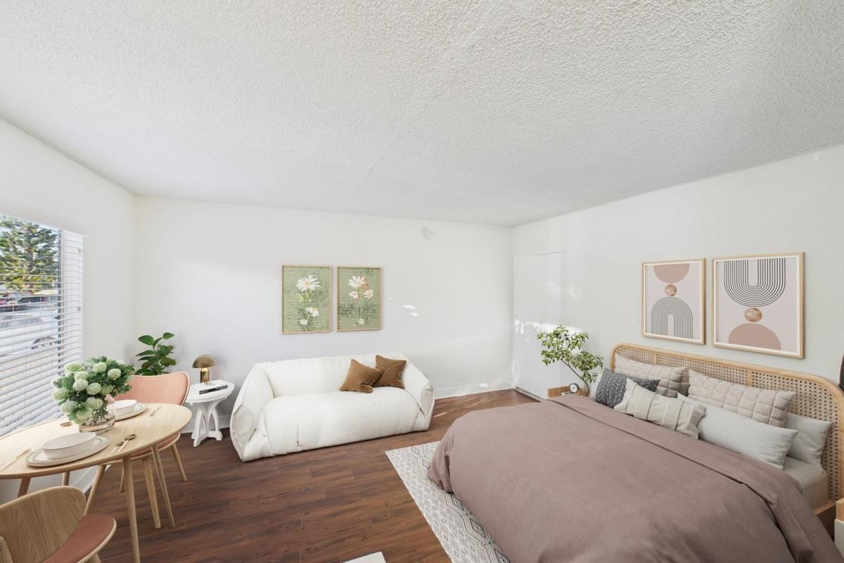 Apartment for rent at 5919 Reseda Boulevard, 5919-5931 Reseda Blvd #208, Tarzana, CA 91356