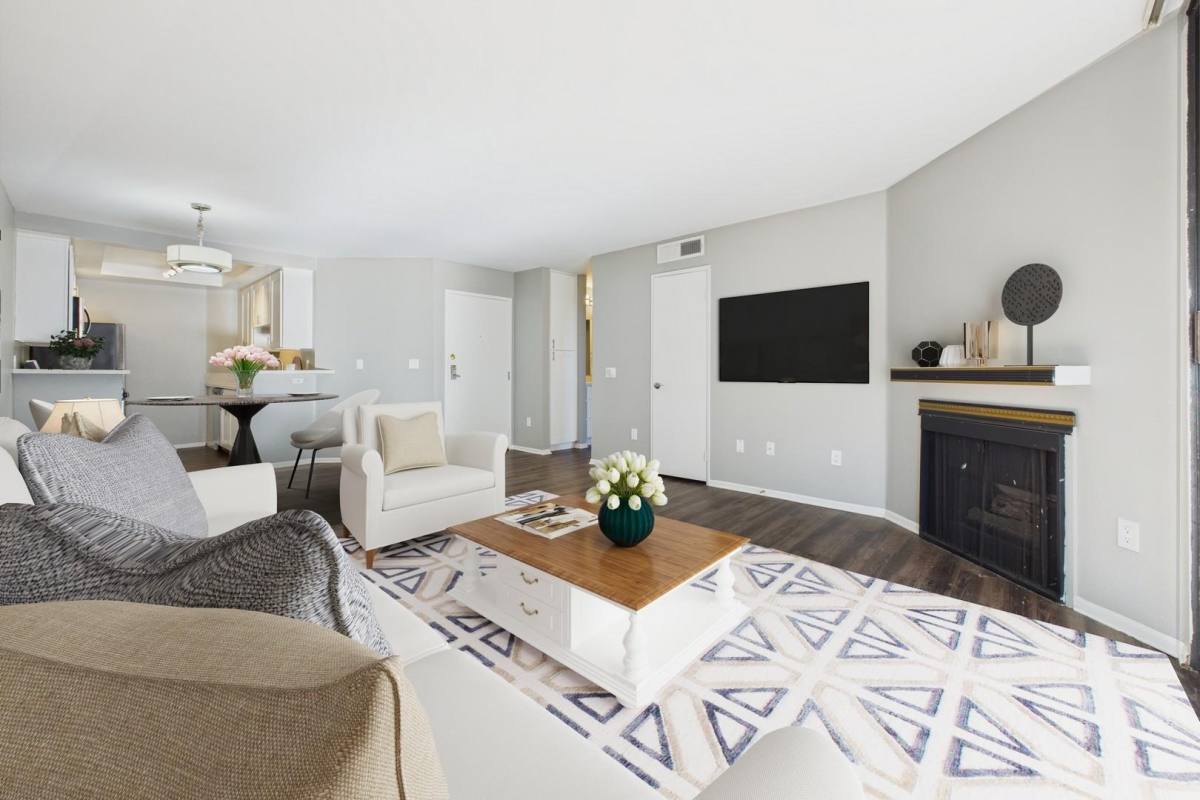 Apartment for rent at 1807 North Las Palmas Avenue, 1807 N Las Palmas #306, Los Angeles, CA 90028