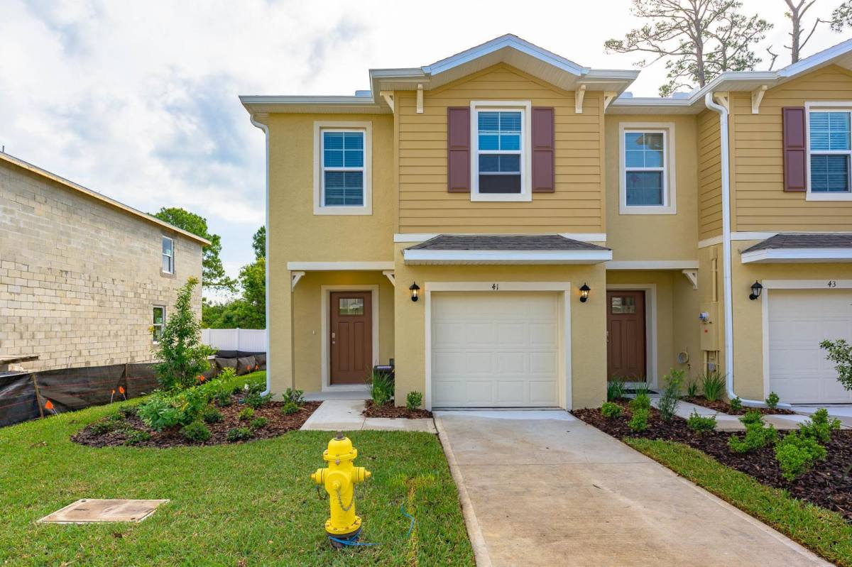 Townhouse for rent at 41 Bella Oaks Dr, Port Orange, FL 32129