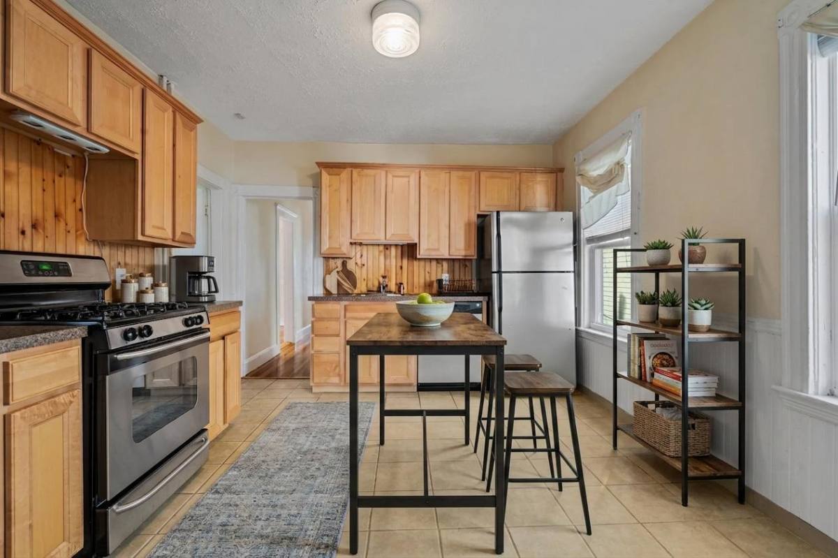 Apartment for rent at 31 Harold St #1, Somerville, MA 02143