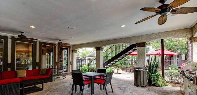 Apartment for rent at 8585 Woodway Dr, Houston, TX 77063