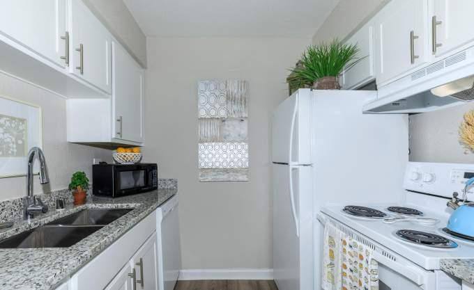 Apartment for rent at 8990 Richmond Ave, Houston, TX 77063