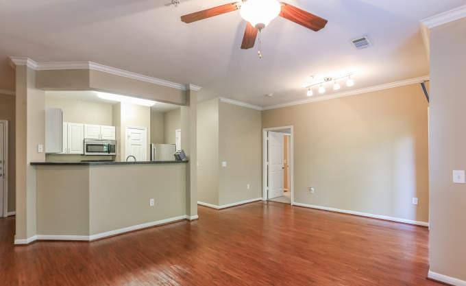 Apartment for rent at 5045 Crenshaw Rd, Pasadena, TX 77505