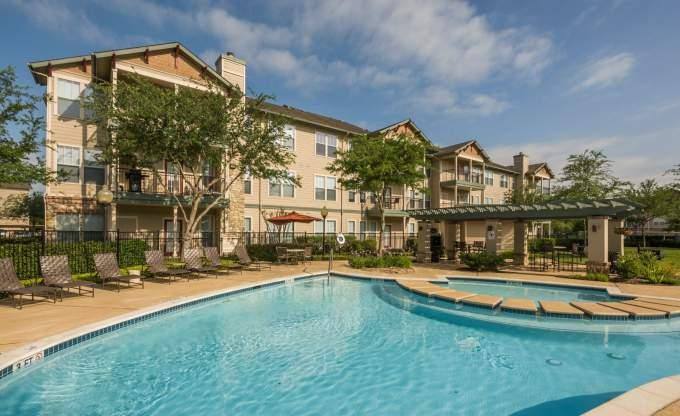 Apartment for rent at 5045 Crenshaw Rd, Pasadena, TX 77505