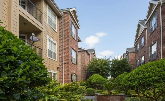 Apartment for rent at 2601 Woodland Park Dr, Houston, TX 77077