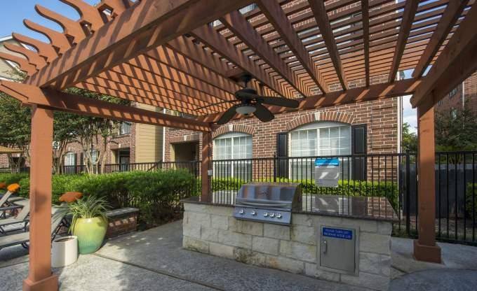Apartment for rent at 2601 Woodland Park Dr, Houston, TX 77077