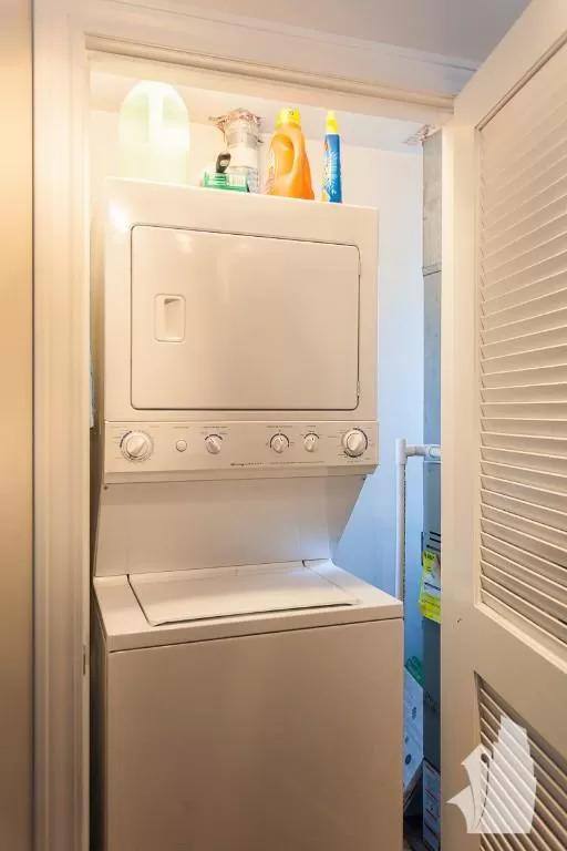 Apartment for rent at 1516 W Waveland #1, Chicago, IL 60613