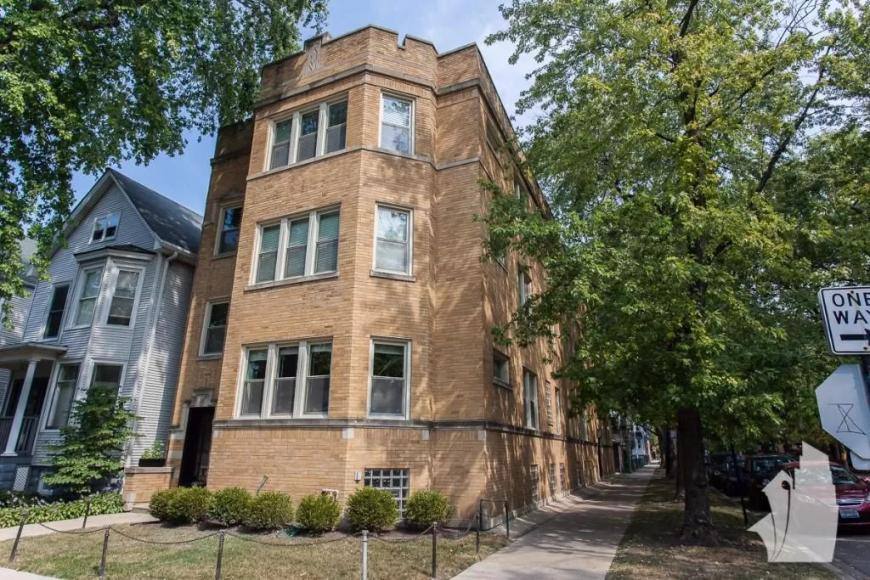 Apartment for rent at 1516 W Waveland #1, Chicago, IL 60613