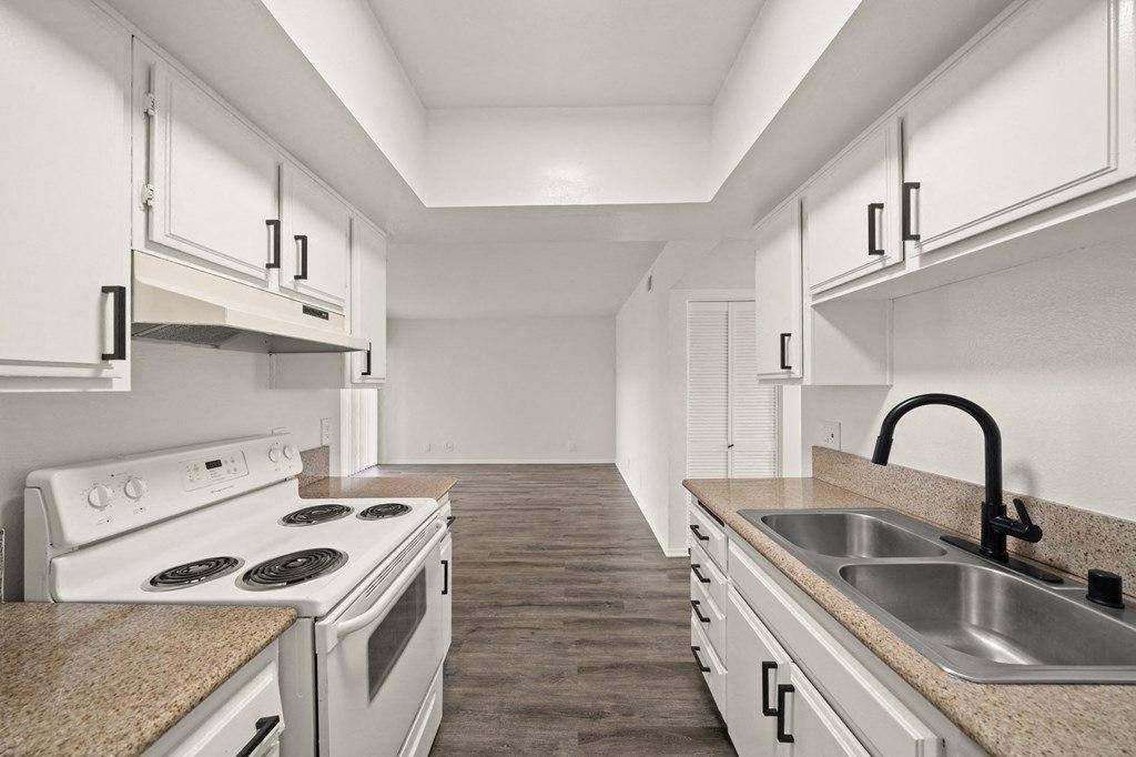 Centerview, 730 Pine Ave #308, Long Beach, CA 90813 - Apartment for Rent - Image 2