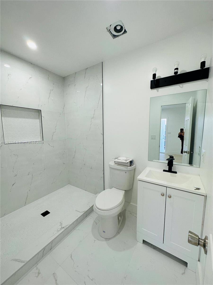 Apartment for rent at 1800 NE 154th St, Miami, FL 33162