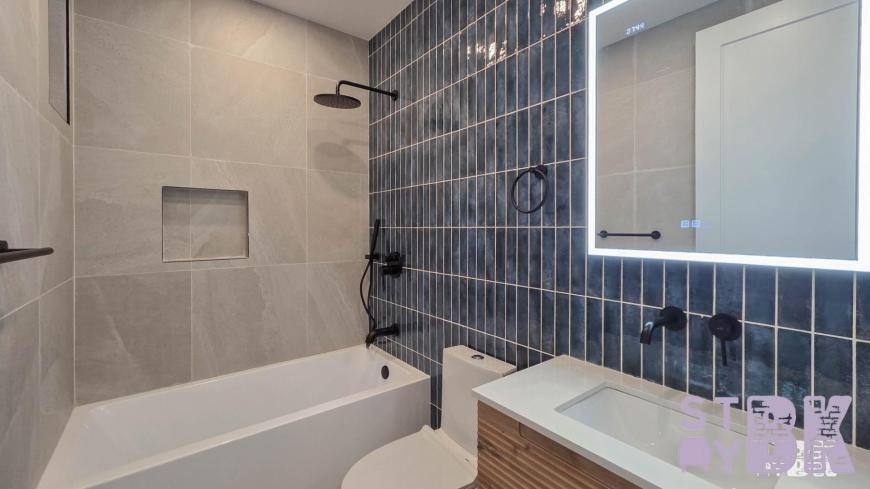 Townhouse for rent at 275 Nassau Ave #2, Brooklyn, NY 11222