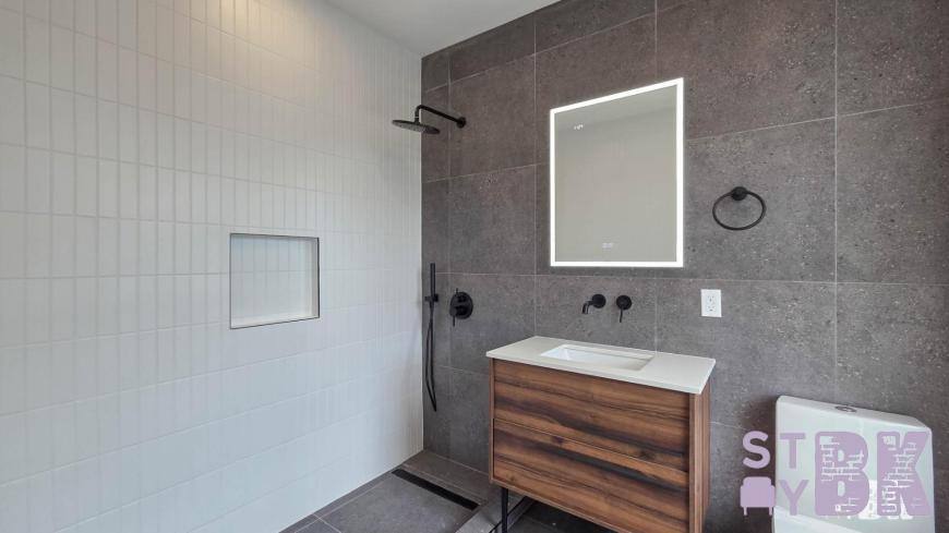 Townhouse for rent at 275 Nassau Ave #2, Brooklyn, NY 11222