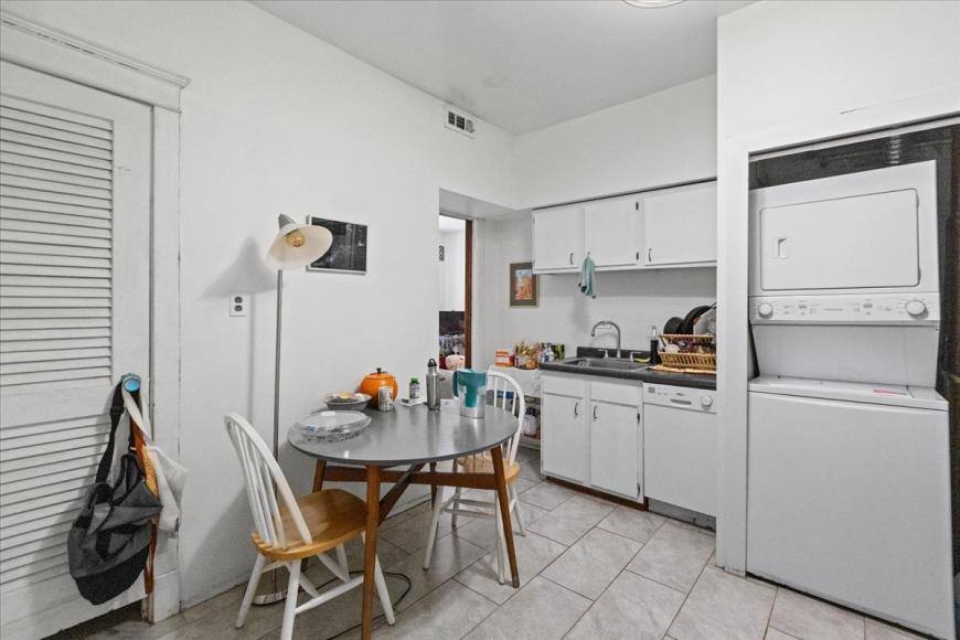 Apartment for rent at 4002 N Southport #2, Chicago, IL 60613