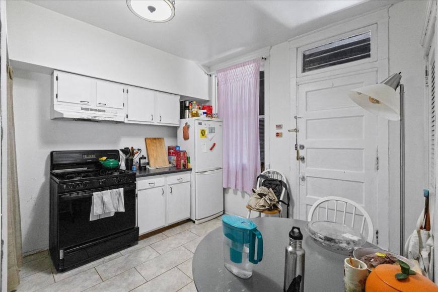 Apartment for rent at 4002 N Southport #2, Chicago, IL 60613