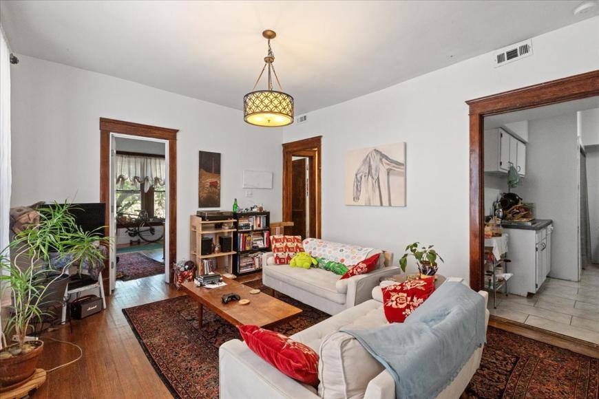 Apartment for rent at 4002 N Southport #2, Chicago, IL 60613